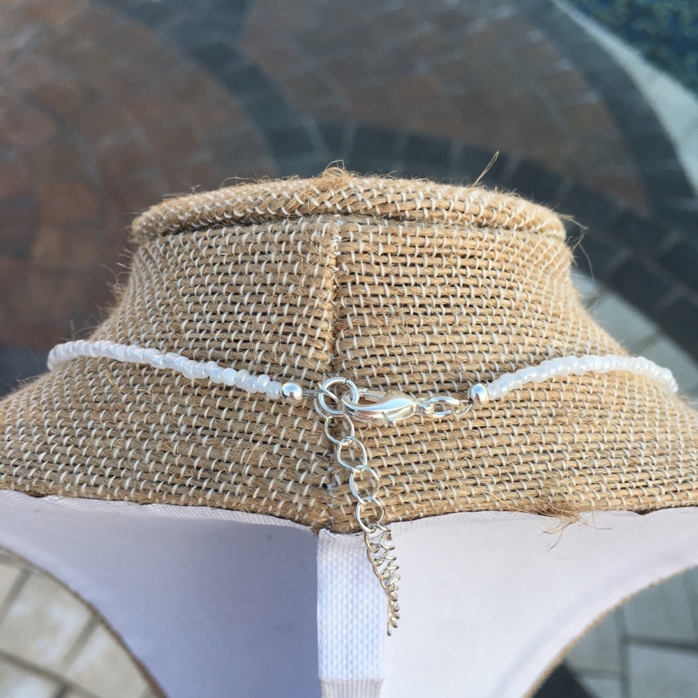 White beaded choker with blue turtle - Picture 3 of 3